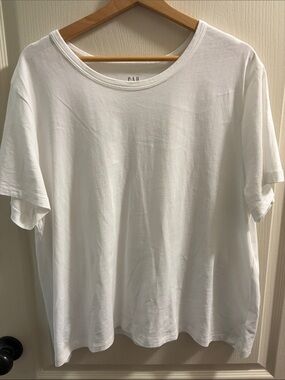 GAP White Short Sleeve Crew Neck Tee